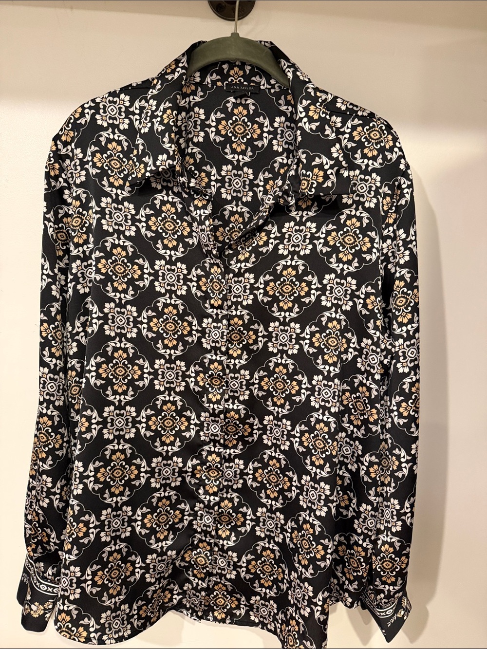 Ann Taylor Black Floral Medallion Button-Up Blouse